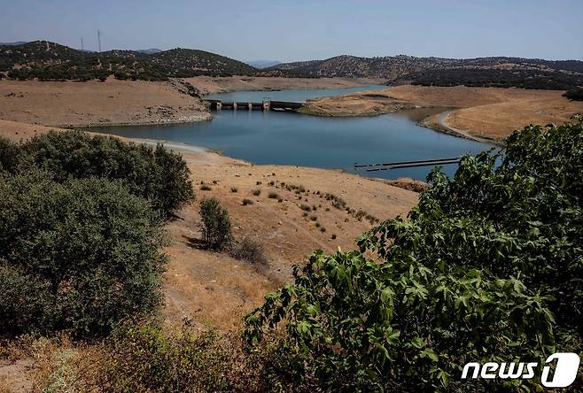 스페인 남동부 라 카롤리나 인근 라 페르난디나 댐의 모습. 2022.08.08/뉴스1 ⓒ AFP=뉴스1 ⓒ News1 김민수 기자