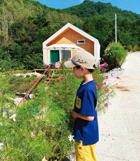 아이들과 주말에 뭐 하고 놀아야 할지 고민 끝에 탄생한 소형 주택 ‘봄쌀롱’.