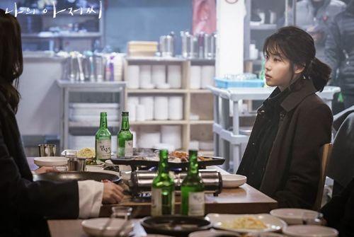 일본에서도 많은 인기를 얻은 드라마 '나의 아저씨'에는 거의 매회 소주를 마시는 장면이 등장한다. tvN 공식 홈페이지 캡처