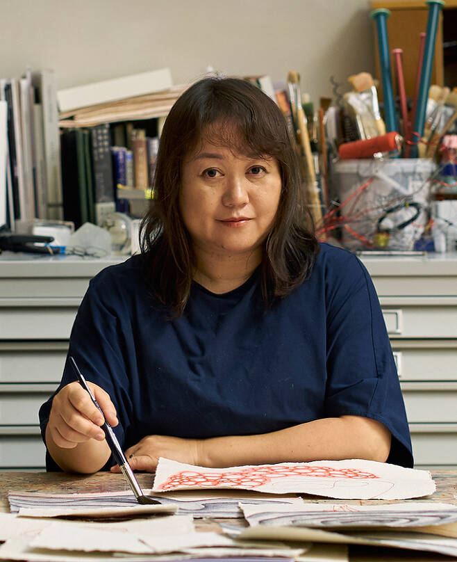 시오타 지하루 작가.