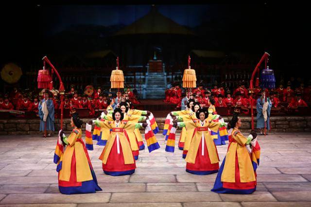 국립국악원은 12∼14일 국립국악원 예악당 무대에 올릴 예정이던 '임인진연'을 공연장 침수 피해로 12월로 미뤘다. 사진은 국립국악원의 '봉래의' 공연의 한 장면. 국립국악원 제공