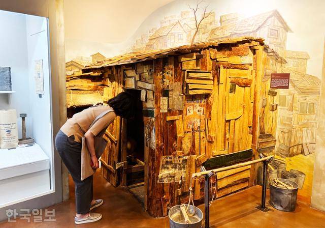 임시수도기념관에 전시된 판잣집. 실제는 이보다 더 누추하고 작은 건물이 대부분이었다고 한다.