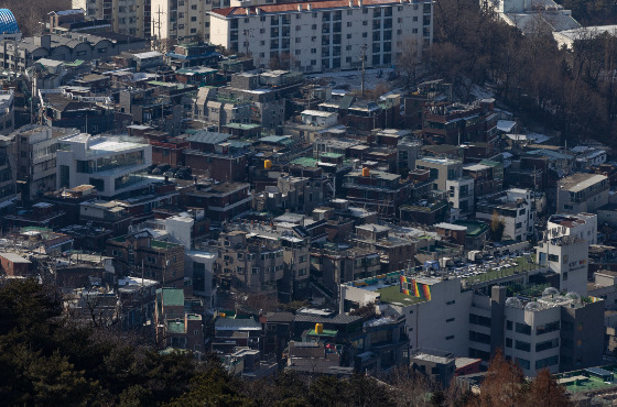 나쁜 임대인 186명 중 114명은 여전히 임대사업자인 것으로 드러났다. 이들이 낸 보증사고는 2689건으로 대위변제액은 5636억원, 회수금액은 725억원으로 12% 수준이었다. /사진은 서울 빌라 밀집지역. 사진=뉴스1