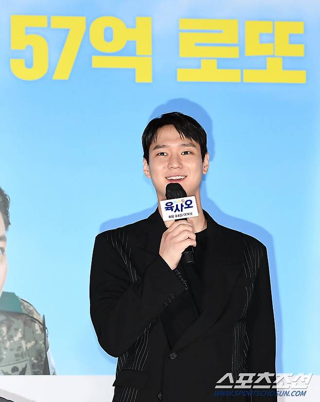영화 육사오 언론시사회가 10일 서울 용산구 한강로동 CGV용산아이파크몰에서 열렸다. 배우 고경표가 인터뷰를 하고 있다. 용산=박재만 기자 pjm@sportschosun.com/2022.08.10/