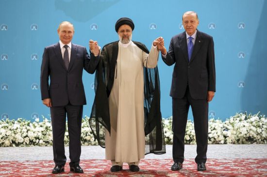 블라디미르 푸틴 러시아 대통령(왼쪽부터)와 에브라힘 라이시 이란 대통령, 레제프 타이이프 에르도안 튀르키예 대통령. [이미지출처=연합뉴스]