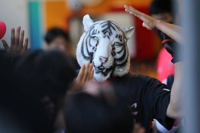 호랑이 가면 세리머니를 하고 있는 나성범. KIA 제공