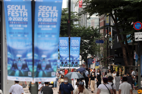 Advertising banners promote the Korea Grand Sale summer special event, which runs from Wednesday to Aug. 31 in collaboration with Seoul Festa 2022, in Myeong-dong, central Seoul, Wednesday. The annual Korea Grand Sale, scheduled for early next year, is one of the largest sale events for non-Korean nationals. [NEWS1]