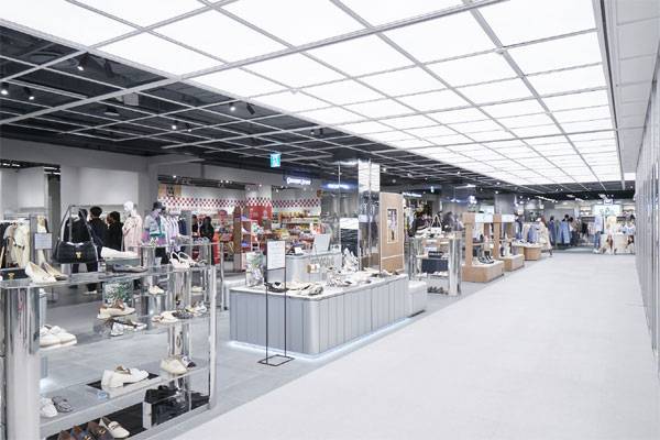 올해 4월 재단장해 문을 연 신세계백화점 경기점 4층 스트리트패션 전문관 `플레이그라운드` 매장 모습. [사진 제공 = 신세계백화점]