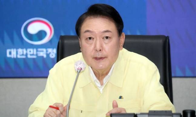 윤석열 대통령이 10일 서울 종로구 세종대로 정부서울청사에서 열린 집중호우 대처상황 점검회의를 주재하고 있다. 뉴스1