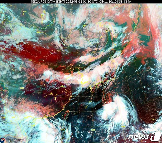 11일 오전 10시10분 기준 천리안 2A 기상위성에서 관측한 RGB 주야간 합성 영상(기상청 국가기상위성센터 제공) ⓒ 뉴스1 황덕현 기자