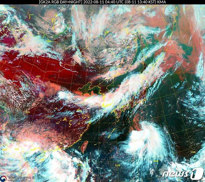 11일 오후 1시40분 기준 천리안 2A 기상위성에서 관측한 RGB 주야간 합성 영상(기상청 국가기상위성센터 제공) ⓒ 뉴스1 황덕현 기자