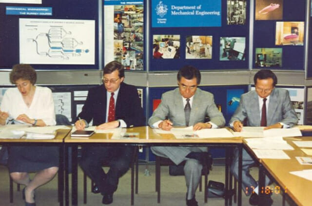 1990년 영국 서리대학과의 위성 개발 협의 (자료=KAIST)