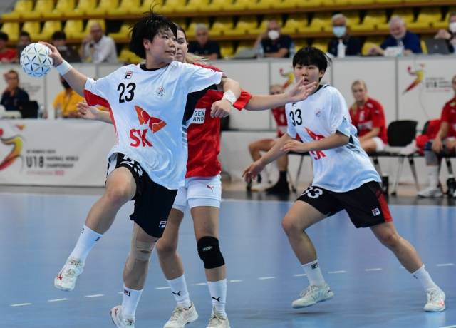 대회 최우수 선수로 선정된 김민서가 슈팅하는 모습. 대한핸드볼협회 제공