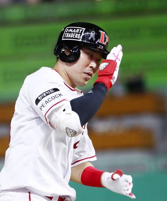 시즌 첫 멅티홈런을 날린 한유섬[연합뉴스 제공]