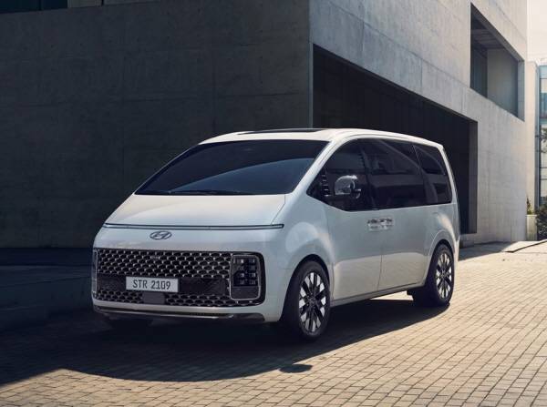 현대차, `2023 스타리아` 출시…“횡풍안정제어 전 트림 기본 적용” [사진제공=현대차]