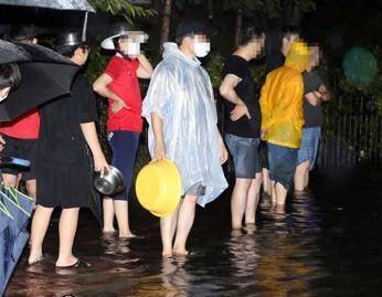 물폭탄 맞은 청주 아파트 앞 도로
[사진 = 연합뉴스]