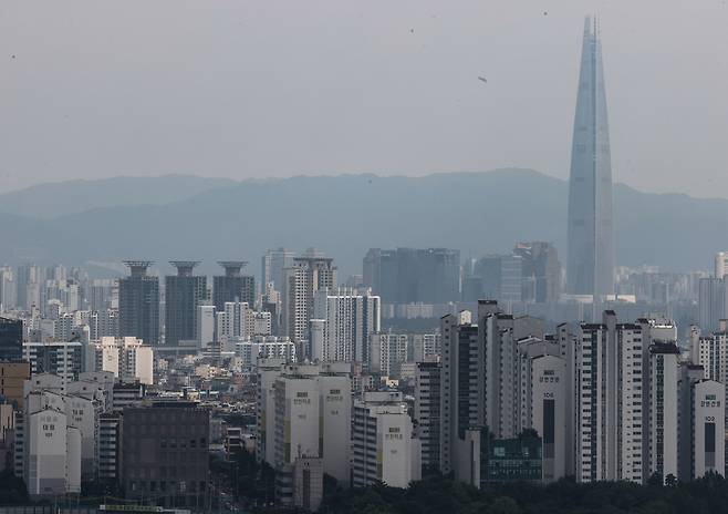 서울 응봉산에서 바라본 서울 시내 아파트 모습. [연합뉴스]