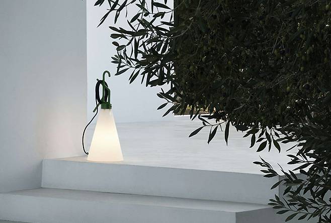 40만원대, Flos by Royal Design.