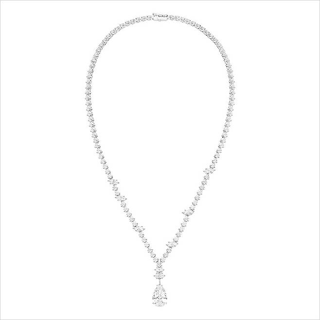 물방울을 형상화한 ‘아 플뢰르 되(A‵ Fleur d ’Eau)’ 네크리스.