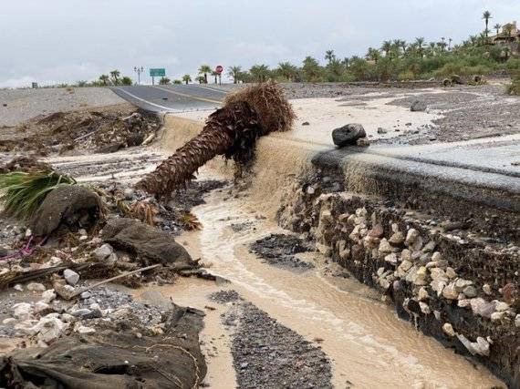 6일(현지시간) 미국 캘리포니아의 데스 밸리 국립공원 일대에 홍수가 발생해 1000여 명이 고립되고 공원은 폐쇄됐다.. 출처: John Sirlin 트위터 *재판매 및 DB 금지 /사진=뉴시스