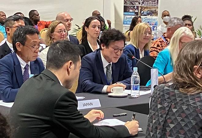 손혁상 코이카 이사장(가운데)이 12일(현지시간) 바누아투 수도 포트빌라에서 열린 ‘태평양도서국포럼(PIF) 경제장관회의’에 참석한 모습 / 사진 = 코이카 제공