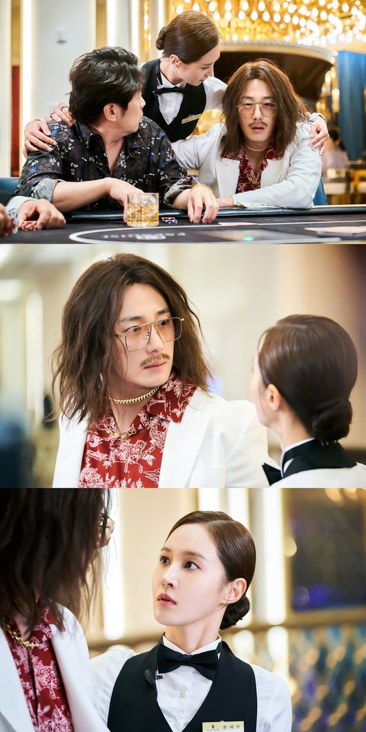 Two shots of Good Job Jung Il-woo and Kwon Yuri were released.The new ENA drama Good Job (directed by Kang Min-gu, Kim Sung-jin, playwright Kim Jung-ae and Kwon Hee-kyung), which will be broadcast on Wednesday, August 24 at 9 p.m., is a superhero detective, Sun Woo (Jung Il-woo), supervising power man Don (Kwon Yuri), and two men and women with special abilities. O+Romantic) The rhetoric.It is a romantic comedy that is properly excited and funny, and it collects the expectation of viewers.On August 12, the two shots of Sun Woo and Don Sarah were released for the first time.This is a still cut that captures the first meeting of the two people in Casino, and cute and pleasant chemistry stands out.In the still cut that was released earlier, Sun Woo, who was a clean and dandy chaebol chairman, is wearing glasses, wigs and mustaches in this still cut.I wonder why Sun Woo went to Casino in disguise, and at the same time laugh at comic visuals.Sarah, who has a number of jobs, is on the job as a Casino employee, and Sarah approaches Sun Woo as if hes found something.Then, when he snatched up Silver Woo, Sarah faces him and talks one-on-one.What did Sarah see, and the relationship between the two, who had not been so sure since the first meeting, will be developed in the future, is expected to grow.Sun Woo and Don Sarah leave an unforgettable impression on each other from their first meeting, said the production team of Good Job.I hope you will expect their first intense meeting and how they will unfold their heroics in the future. Jung Il-woo and Kwon Yuri painted the first meeting of Sun Woo and Don Sarah in a co-work.I want you to expect chemistry from those who will come and go with comics and excitement.KT Studio Genie
