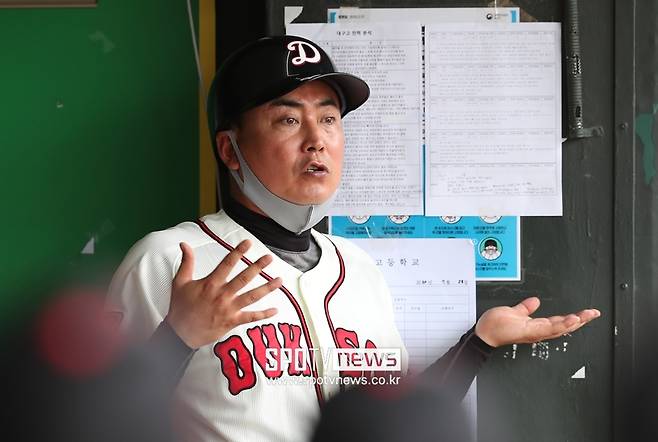 ▲ 정윤진 덕수고 감독. ⓒ스포티비뉴스DB