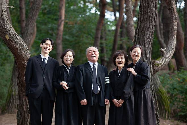 ▲ 고 김민경(왼쪽에서 두번찌). 영화 '초록밤' 스틸. 제공|디파이언트, (주)인디스토리