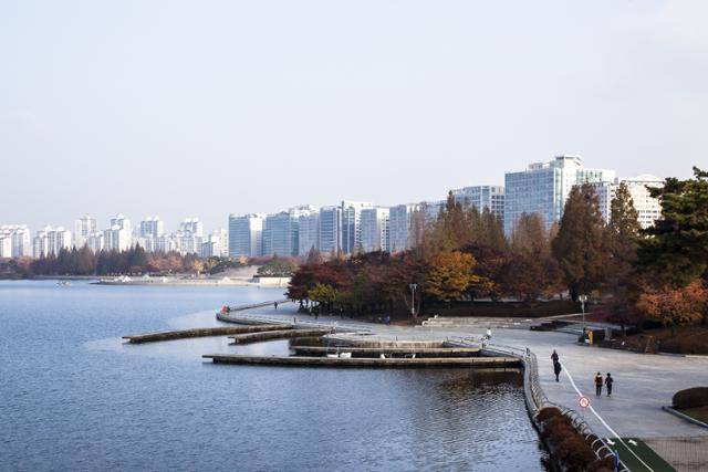 일산 호수공원은 태어나서 처음 본 호수와 녹지가 있는 대형 도심공원이었다. 게티이미지뱅크