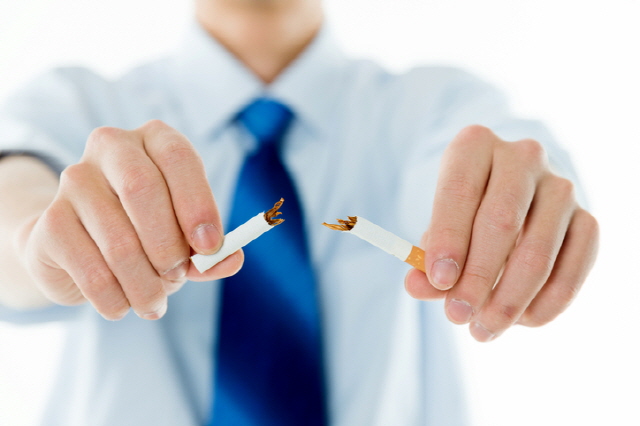 금연은 기초대사량 감소와 욕구 불만 의한 스트레스로 체중 증가를 불러오지만 흡연의 위험성과 비교할 바는 아니다./사진=게티이미지뱅크