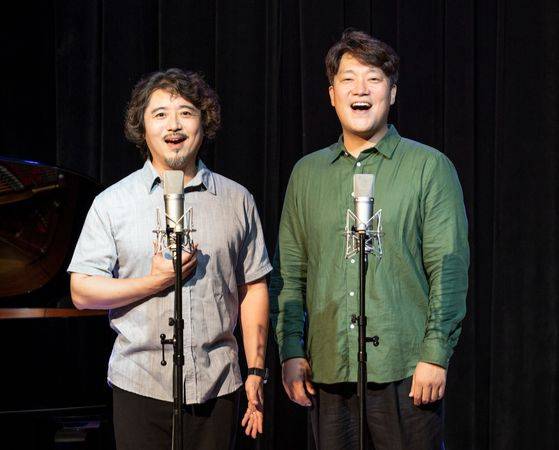 뮤지컬 '첫사랑'의 주연을 맡은 배우 조순창(오른쪽)과 윤영석(왼쪽). 정준희 기자