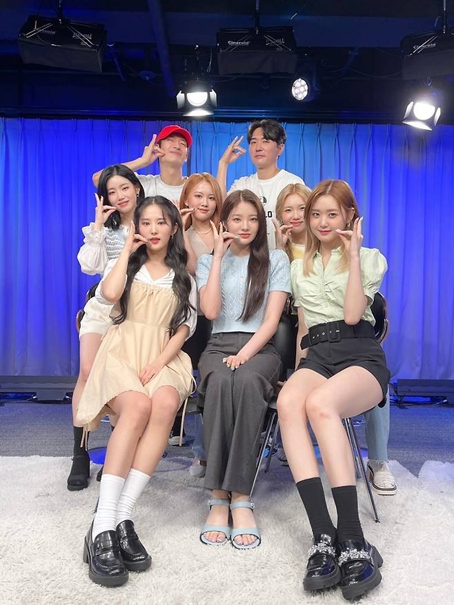 걸그룹 트라이비 네이버NOW ‘점심어택’ 출연 장면. 사진 티알엔터테인먼트, 멜로우엔터테인먼트, 네이버NOW