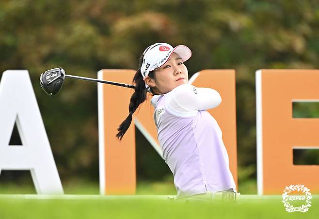 이소영이 14일 열린 KLPGA 투어 대유위니아·MBN 여자오픈 최종 3라운드에서 티 샷을 하고 있다.(사진=KLPGA 제공)