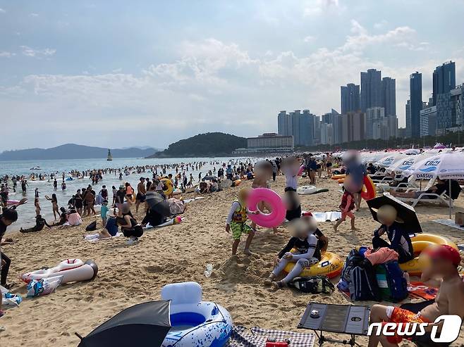 14일 오후 부산 해운대해수욕장 모습. 2022.8.14.ⓒ News1 백창훈 기자