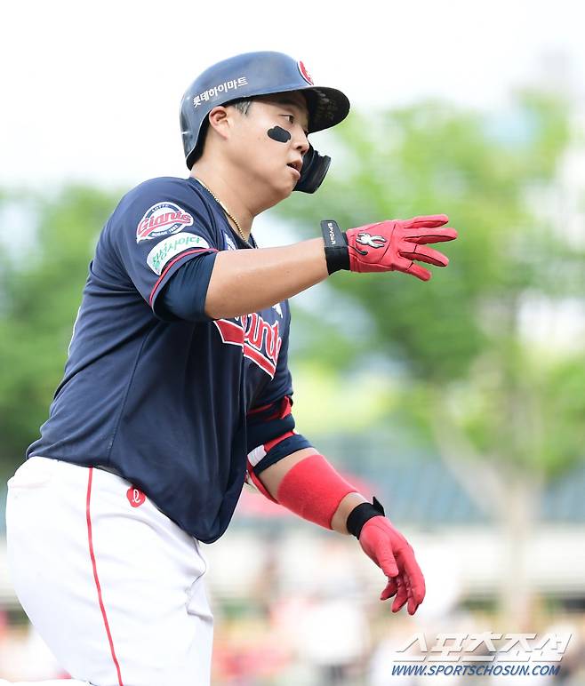 14일 광주 기아챔피언스필드에서 KIA와 롯데의 경기가 열렸다. 3회 롯데 한동희가 KIA 놀린을 상대로 솔로홈런을 날렸다. 그라운드를 돌고 있는 한동희. 광주=송정헌 기자songs@sportschosun.com/2022.08.14/