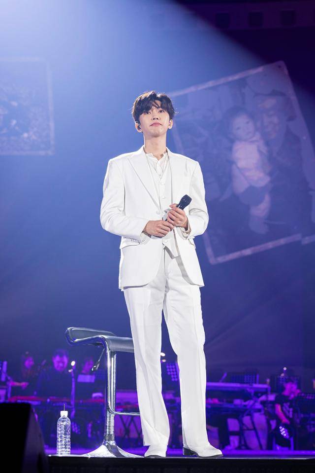 데뷔 첫 단독 콘서트에서 임영웅은 장르를 불문한 다채로운 무대로 팬들의 마음을 저격했다. 물고기뮤직 제공