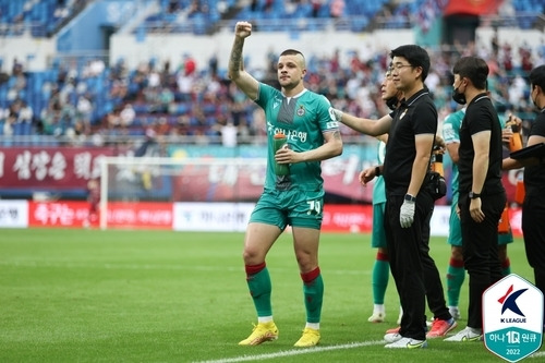 동점 골 넣고 기뻐하는 대전의 카이저[한국프로축구연맹 제공]