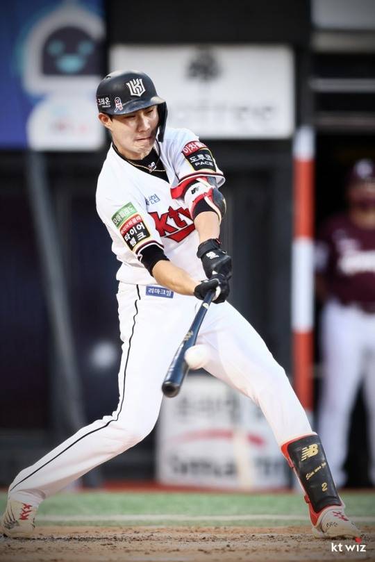 kt 위즈의 심우준이 14일 수원 홈경기 삼성전에서 여ㅛㄴ장 10회 끝내기 안타로 팀을 3연승으로 이끌었다.[자료사진]