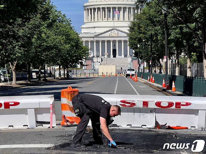 14일(현지시간) 미국 워싱턴 국회의사당에서 차량 돌진 테러 사건이 발생했다. ⓒ AFP=뉴스1 ⓒ News1 이유진 기자