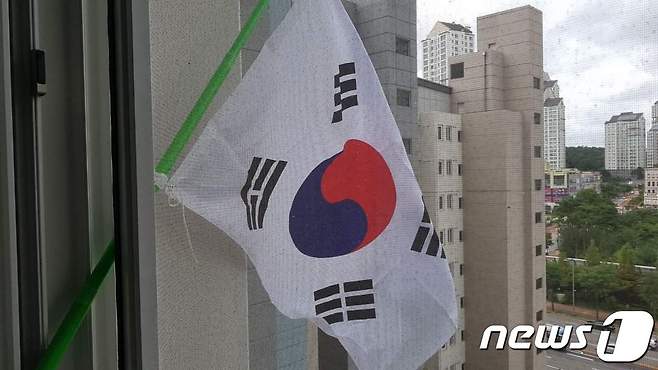 김동연 경기도지사는 15일 자신의 페이스북에 올린 글에서 "오늘은 광복 77주년이다. 빼앗긴 나라를 되찾기 위해 목숨을 바치신 순국선열과 애국지사님들께 존경과 감사의 말씀을 올린다"고 밝혔다.(김동연 지사 페이스북 캡처)