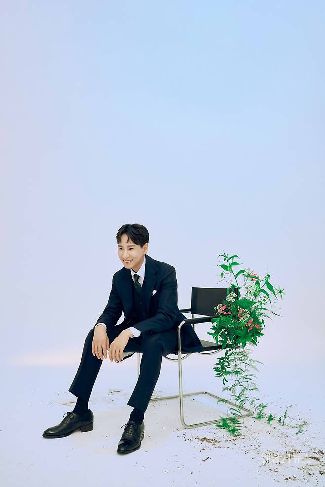 사진 : 에디터 남수민,&nbsp;웨딩드레스 하우스오브에이미,&nbsp;슈트 클래씨엠,&nbsp;포토그래퍼 박승리(빅토리 스튜디오),&nbsp;모델 윤남기, 이다은, 리은, 맥스,&nbsp;헤어 선비, 소영 메이크업 주연(김선진끌로에),&nbsp;플로리스트 이상현(마이시즌스 플라워 스튜디오),&nbsp;제품협찬 디바이디, 미네타니, 봉쁘앙, 빈티지헐리우드&nbsp;