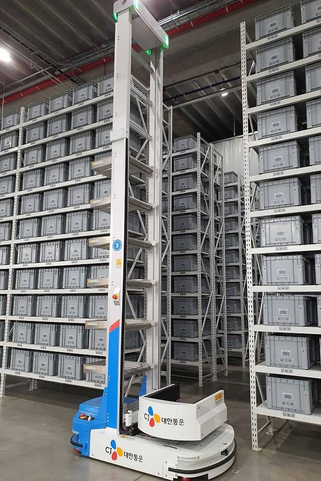 CJ대한통운이 '이천 1풀필먼트센터'에 올해 말 적용 예정인 '셔틀 AGV'. /CJ대한통운