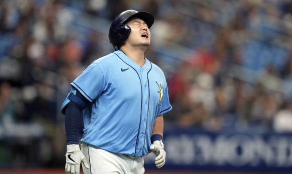MLB 탬파베이에서 뛰고 있는 최지만이 8월들어 극심한 타격부진에 빠졌다. 그는 15일(한국시간) 열린 볼티모어전에서 4타수 무안타를 기록, 최근 출전한 6경기 연속으로 침묵했다. [사진=뉴시스]