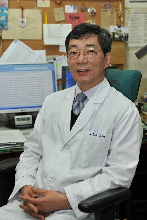 이동규 석좌교수는 모기 연구실을 만들어 모기를 직접 사육하며 모기의 생태, 국내 모기 발생 및 모기 체내 바이러스 조사, 각종 모기 방제 연구 등을 진행하고 있다.