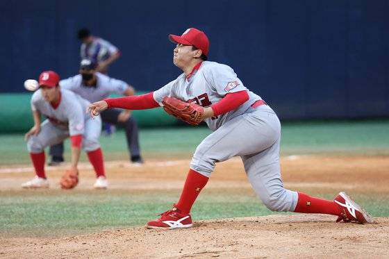 대전고 선발 김민준이 15일 서울 목동야구장에서 열린 제56회 대통령배 전국고교야구대회 안산공고와의 준결승에서 역투하고 있다. 장진영 기자