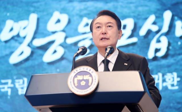 대통령이 14일 서울 동작구 국립서울현충원 현충관에서 열린 한국광복군 선열 합동 봉송식에서 추모사를 하고 있다. 뉴시스