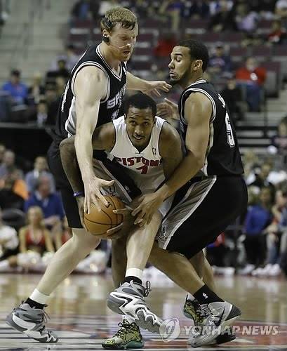 브랜든 제닝스(가운데)