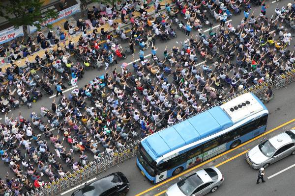 15일 세종대로 일대에서 '자유통일 주사파 척결 8·15 1000만 국민대회'가 진행되고 있다. [사진 출처 = 연합뉴스]