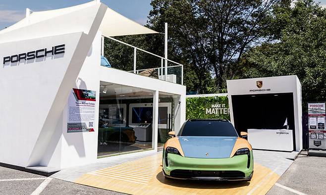 지난 13∼14일 ‘2022 하나은행 서울 E프리’에 마련된 포르쉐 부스. 포르쉐코리아 제공