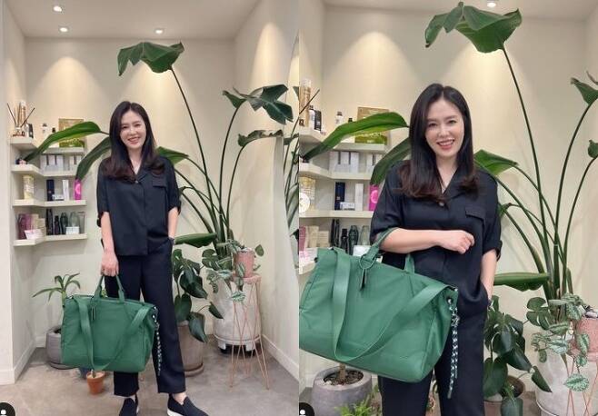 Actor Ha Hee-ra has revealed his current status.Ha Hee-ra posted two photos on his 15th day with an article entitled Gift ..Thank you!The photo shows Ha Hee-ra posing with a large bag in a black color look.Ha Hee-ra, a sophisticated yet casual atmosphere, catches the eye with visuals and bright smiles during the dazzling, and the elegant beauty that stands out in everyday life causes admiration.Meanwhile, Ha Hee-ra will meet audiences through Play Love Letter, which opens in September.